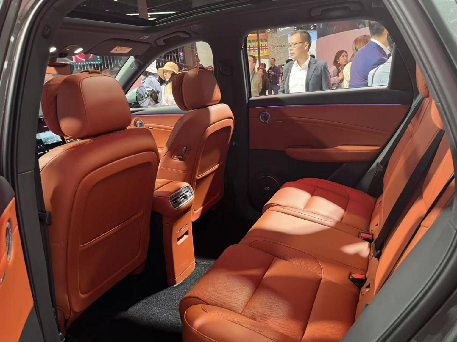 紅旗三大子品牌首秀廣州車展,HS6 PHEV預售17.88萬起