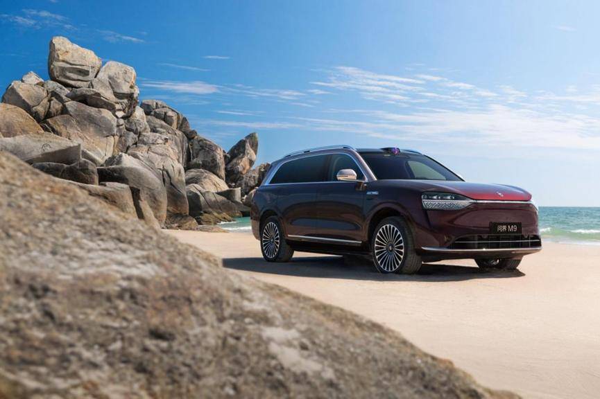 問界2025交付破42萬輛,單月超5.7萬輛,新豪華路線跑出中國速度