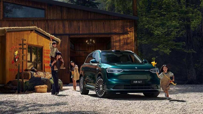 問界2025交付破42萬輛,單月超5.7萬輛,新豪華路線跑出中國速度