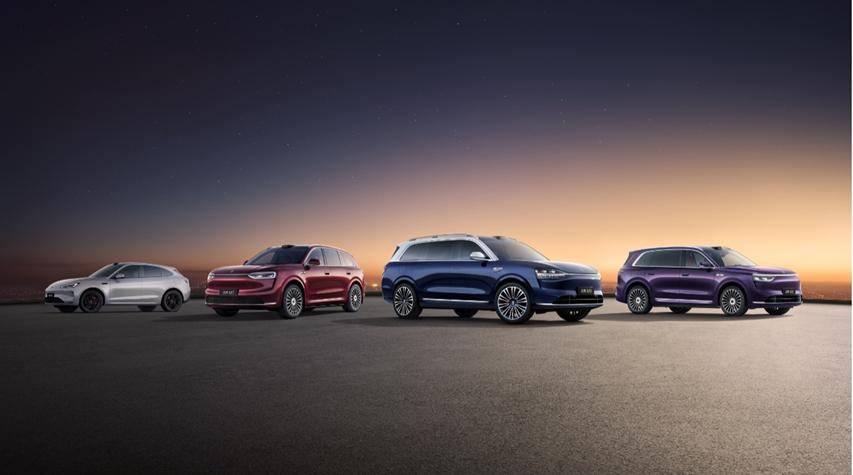 問界2025交付破42萬輛,單月超5.7萬輛,新豪華路線跑出中國速度